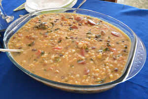 国民食ともいわれる豆料理『 Cathupa guisada c linguica terra（カチューパギサーダコンリングイサテラ）』